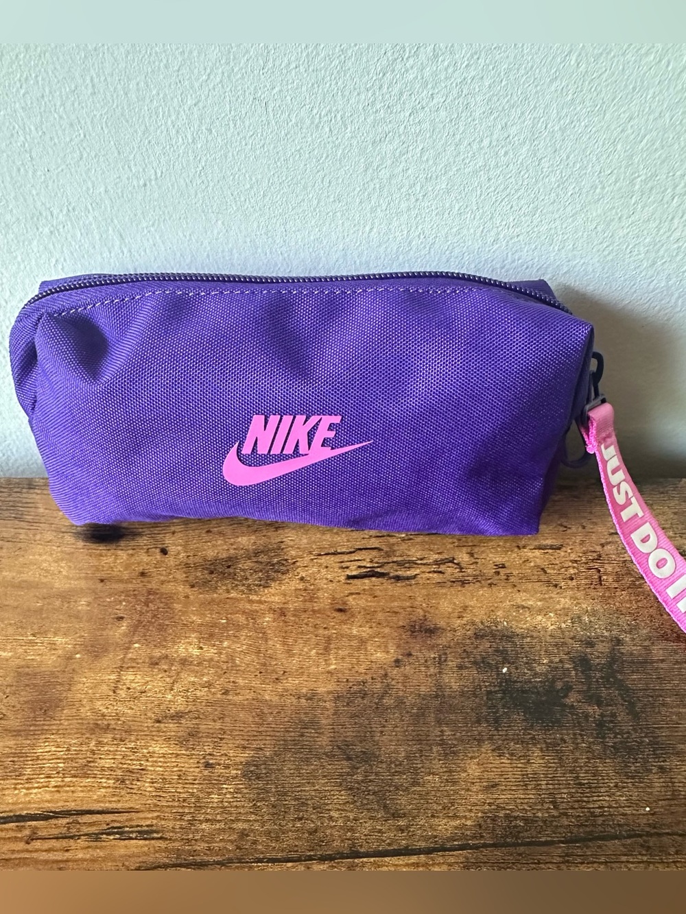 Nike Purple & Pink Zipper Pouch ‘Just Do It' Zipper Pull with Keychain Clip NWOT
